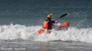 dumbi_surf_kayak2