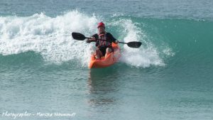 dumbi_surf_kayak5