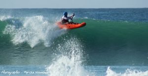 a dumbi_surf_kayak