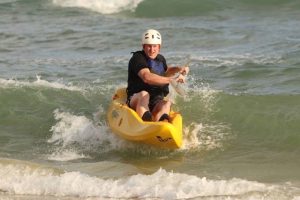 dumbi_surf_kayak